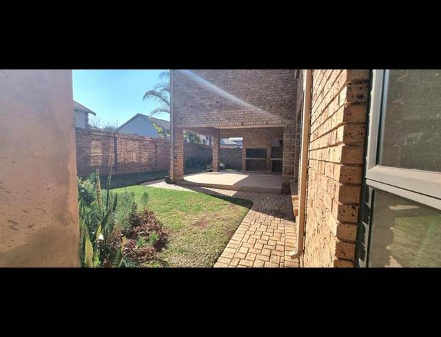 5 BEDROOM HOUSE FOR SALE IN AMBERFIELD